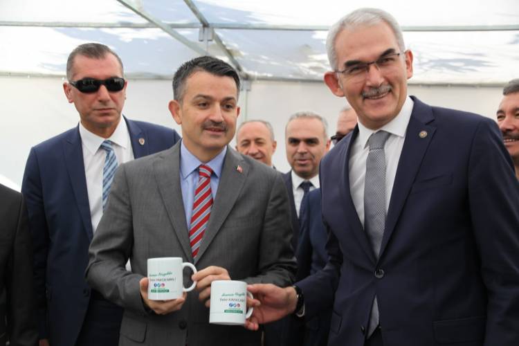 BAKANIMIZ VE GENEL MÜDÜRÜMÜZ STANDIMIZI ZİYARET ETTİ